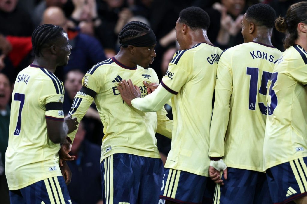 Arsenal bate Nottingham Forest fora de casa e mantém perseguição ao líder