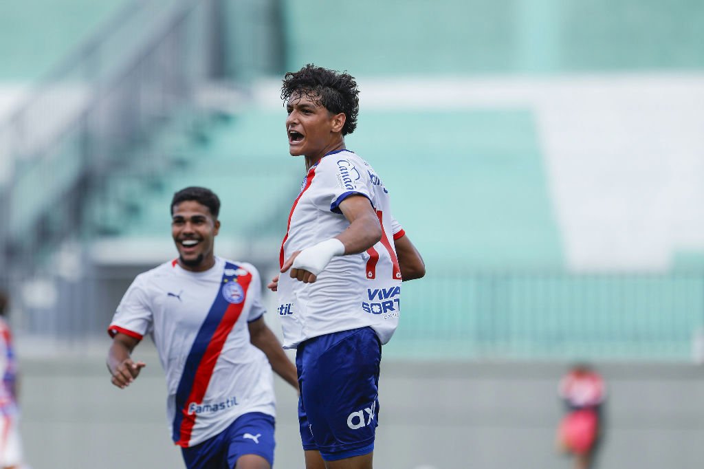 Atacante norte-americano Dyllan firma primeiro vínculo profissional com o Bahia até 2028