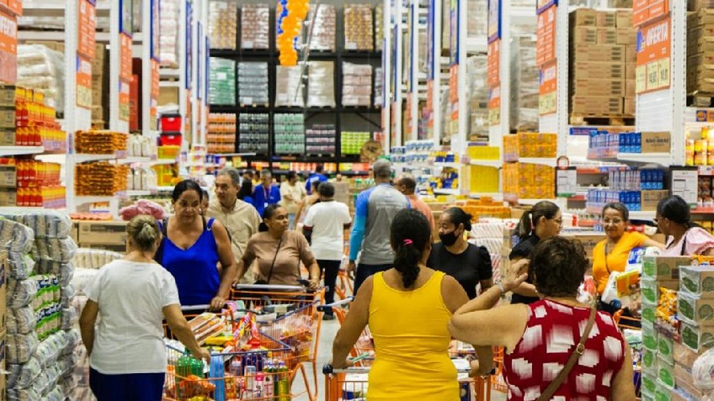 Atakarejo lança campanha de fim de ano com sorteios de carros e prêmios