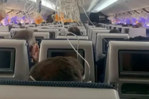Avião da British Airways retorna a Londres após emergência e queda de altitude