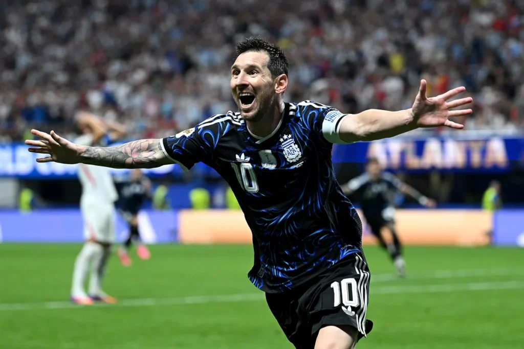 Benin adota postura descontraída diante de Lionel Messi em jogo de despedida