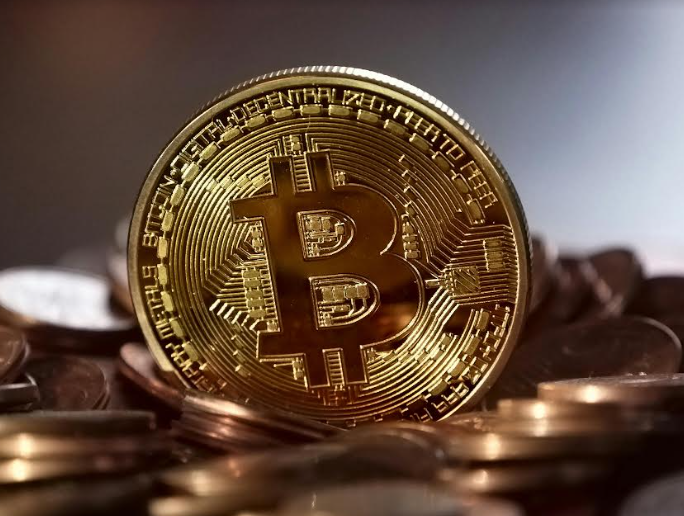 Bitcoin mantém liderança no mercado financeiro e consolida avanço expressivo