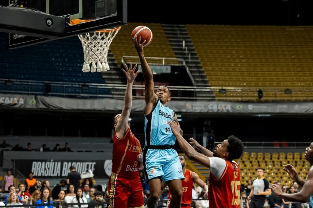 Brasília Basquete garante classificação na Liga Sul-americana após virada dramática