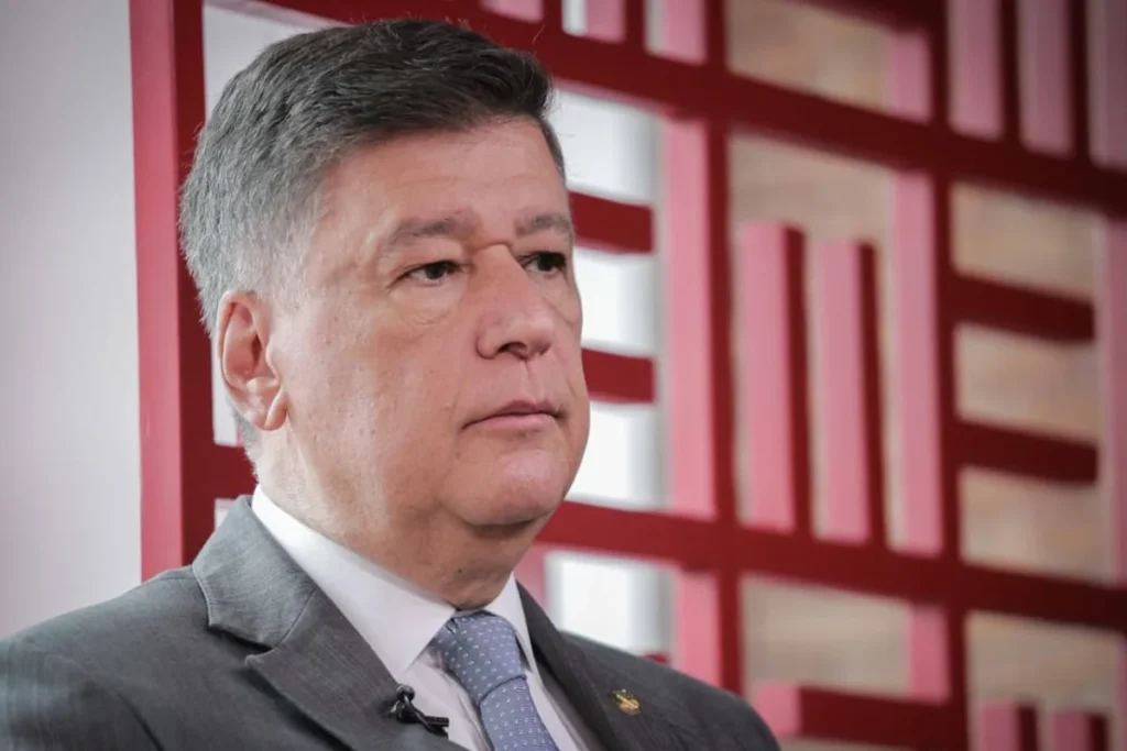 Carlos Viana aponta vaidade de Nikolas Ferreira como causa de derrota da direita em Minas