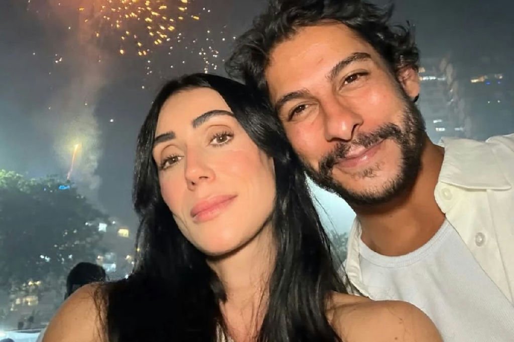 Casal é visto junto em jantar meses após anúncio do término