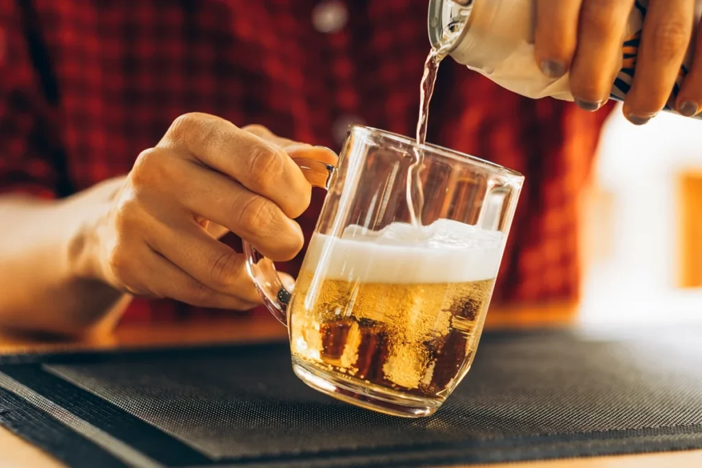 Cerveja com proteína: nutricionista alerta sobre riscos e benefícios da bebida