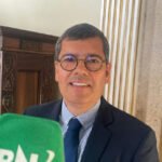Cláudio Tinoco aponta...