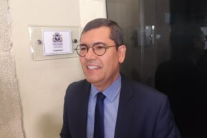 Claudio Tinoco defende coerência em apoio de Caiado a Flávio Bolsonaro