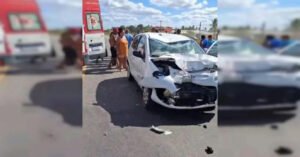 Colisão frontal entre carro e moto deixa motociclista em estado grave na Br-101