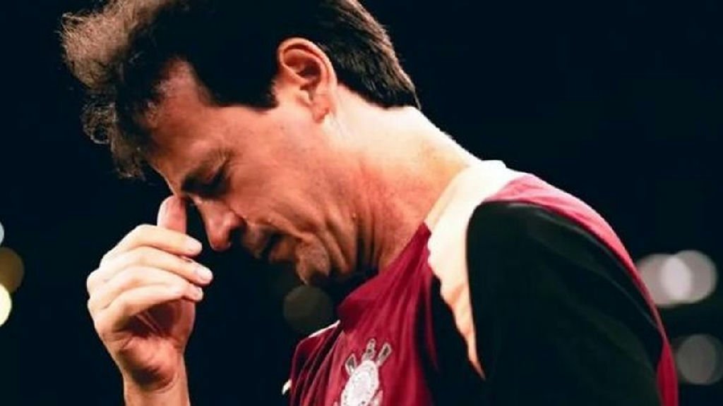 Corinthians demite Fernando Diniz e busca novo técnico para o clássico