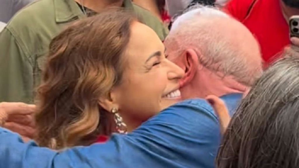 Daniela Mercury participa de ato político em apoio a Lula em São Paulo