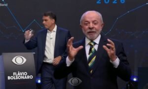 Debate eleitoral tem confronto direto e troca de acusações entre Lula e Flávio Bolsonaro