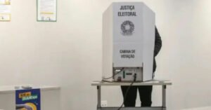 Decisão de Cristiano Zanin restringe prorrogação de votação a urnas abertas