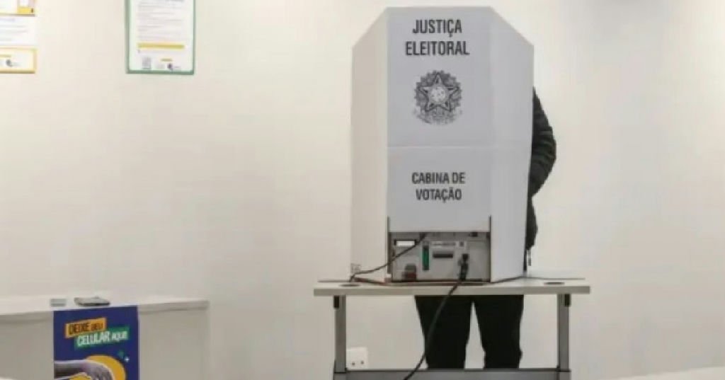 Decisão de Cristiano Zanin restringe prorrogação de votação a urnas abertas