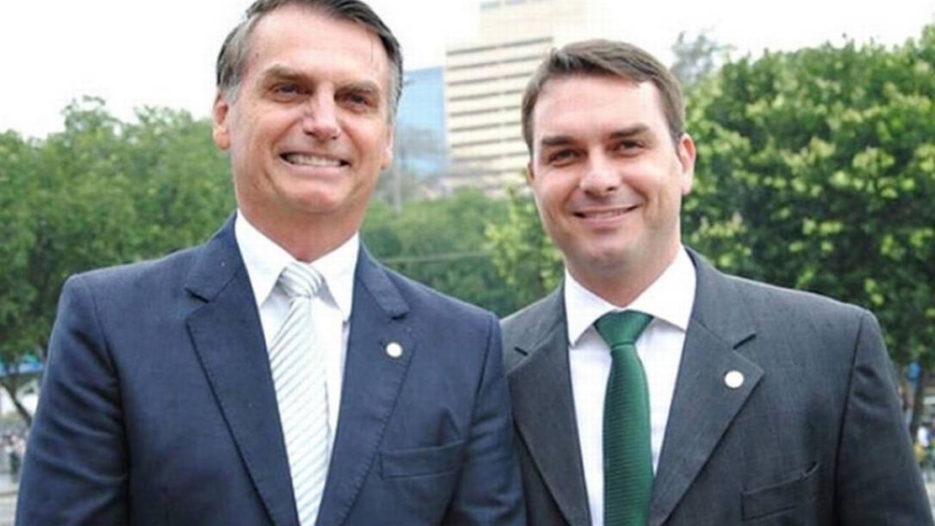 Defesa comunica ao STF fim da restrição de visitas de Flávio Bolsonaro ao pai