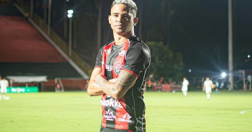 Erick iguala recorde de participações em gols do Vitória na temporada
