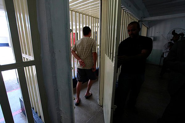 Estudos mostram que reduzir a maioridade penal não reduz a violência