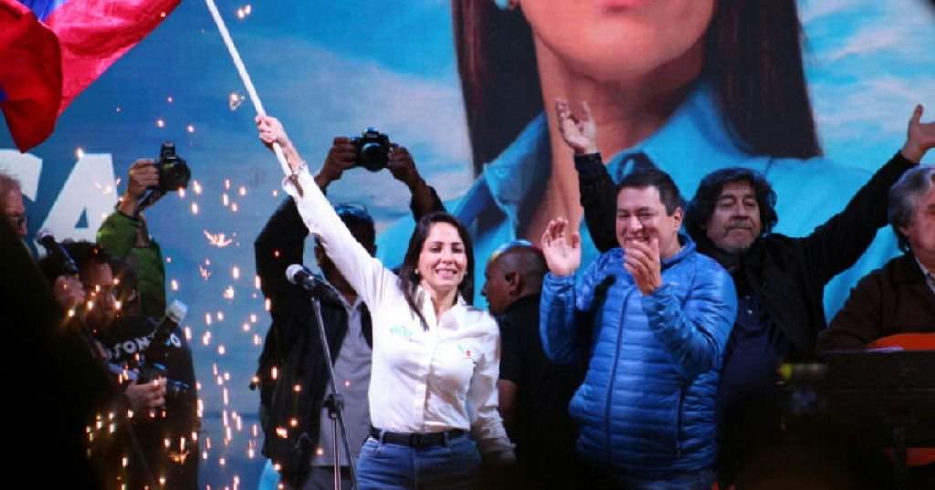 Ex-candidata à presidência do equador é presa em investigação sobre financiamento venezuelano