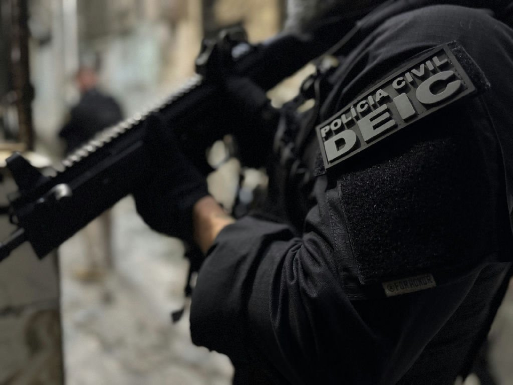 Ex-sargento do Exército é preso em Camaçari por suspeita de tráfico de armas