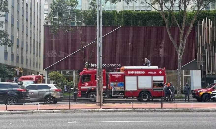 Explosão de bueiro na Avenida Paulista deixa três feridos durante manifestação