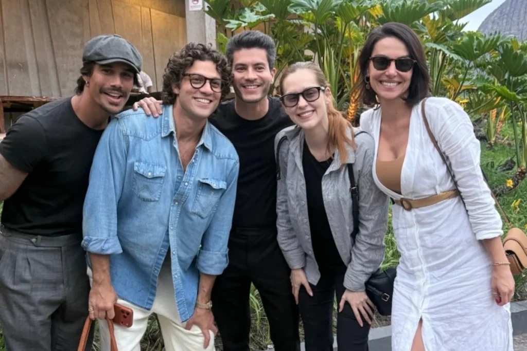 Fãs se comovem com foto de reencontro do elenco de Rebelde em velório
