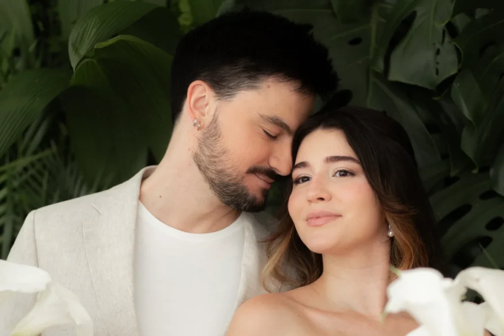 Felipe Neto e Juliane Carvalho oficializam união e preparam festa