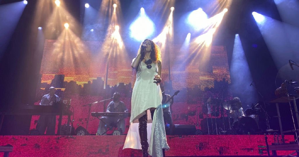 Festival reúne Céu e Zaynara no Trapiche Barnabé durante noite de música em Salvador