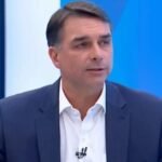 Flávio bolsonaro afasta...