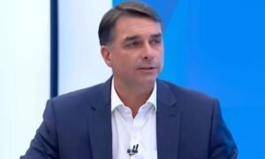 Flávio bolsonaro afasta mudança constitucional para candidatura em 2030