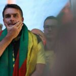 Flávio Bolsonaro assume...