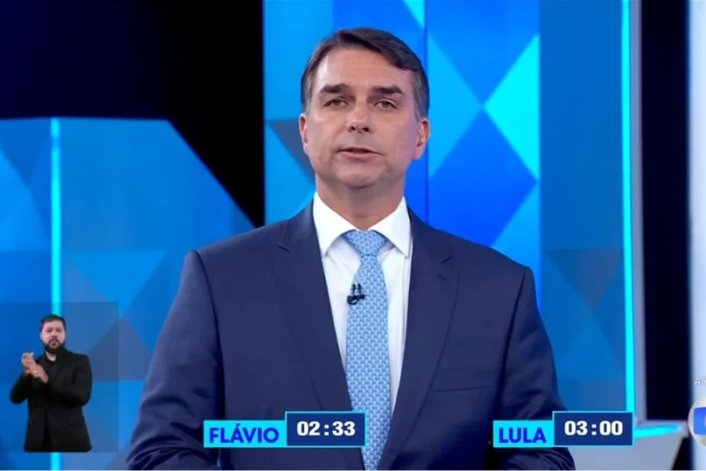 Flávio Bolsonaro cita Jonas Suassuna e liga empresário a Lulinha em debate