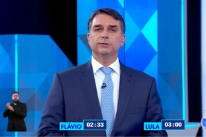 Flávio Bolsonaro cita Jonas Suassuna e liga empresário a Lulinha em debate