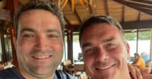 Flávio Bolsonaro e Willer Tomaz compartilham endereços e parcerias