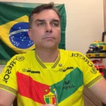 Flávio Bolsonaro refuta...