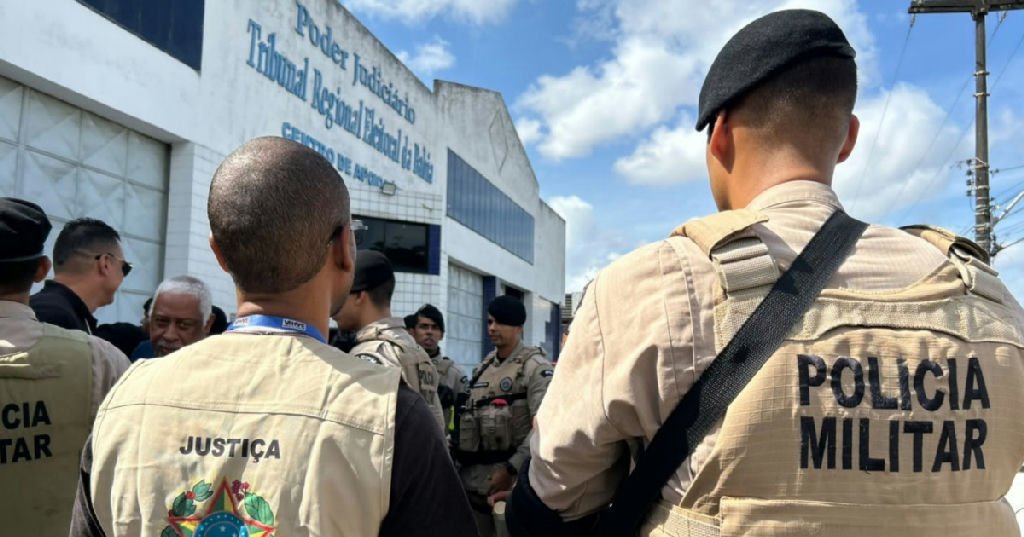 Forças de segurança escoltam urnas eletrônicas nos 417 municípios baianos no segundo turno