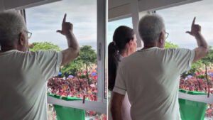 Gilberto Gil faz gesto de apoio a Lula durante manifestação em Copacabana