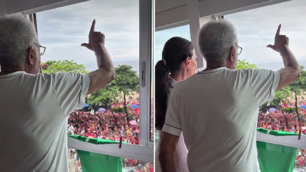 Gilberto Gil faz gesto de apoio a Lula durante manifestação em Copacabana