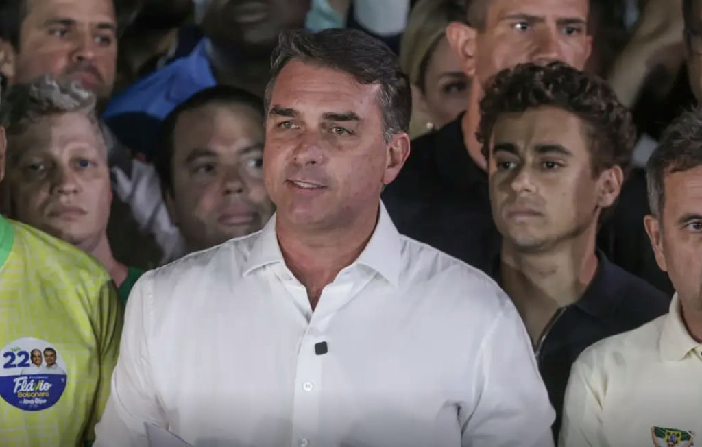 Governo da Argentina afirma que senador Flávio Bolsonaro saiu do Brasil na terça-feira