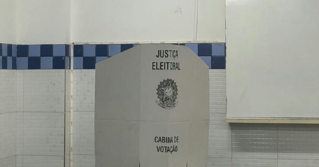 Hugo Motta e Centrão articulam voto distrital misto para reforma eleitoral em 2034