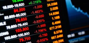 Ibovespa avança aos 192 mil pontos e dólar recua antes do primeiro turno eleitoral