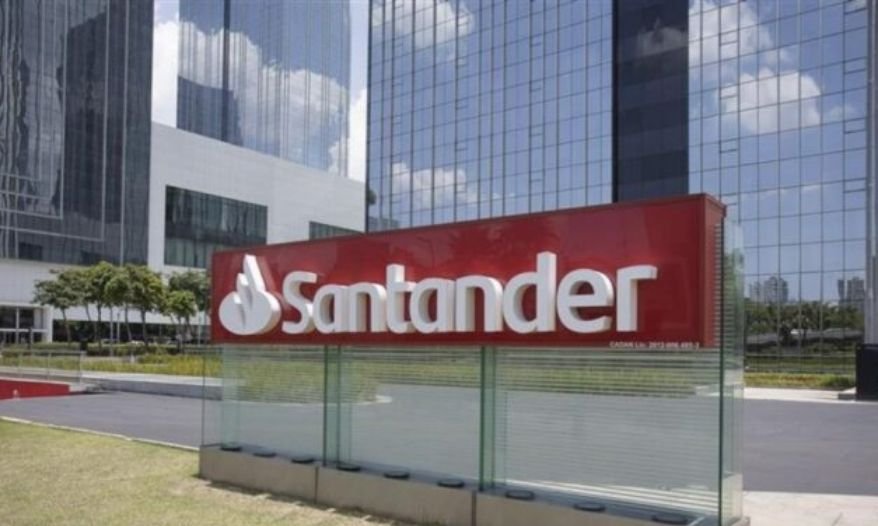 Inadimplência em alta derruba lucro do Santander Brasil em 21% no ano