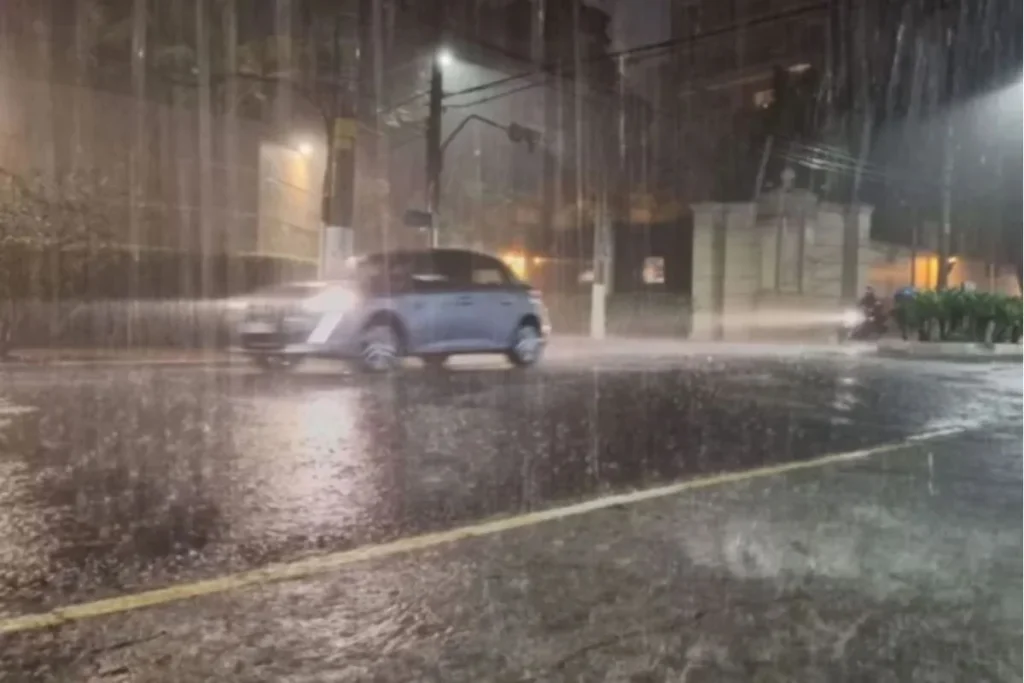 Inmet emite alerta laranja para tempestades e granizo em São Paulo nesta quinta-feira