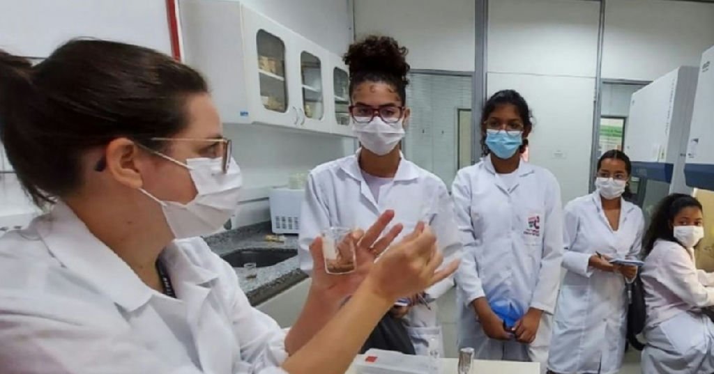 Inscrições para 470 vagas gratuitas no Futuras Cientistas seguem abertas até novembro