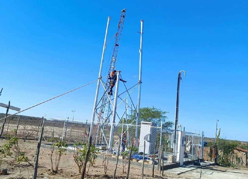 Instalação de torre de telefonia móvel avança no distrito de Riacho da Onça