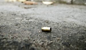 Invasão de facção rival termina com homem executado em Vila de Abrantes