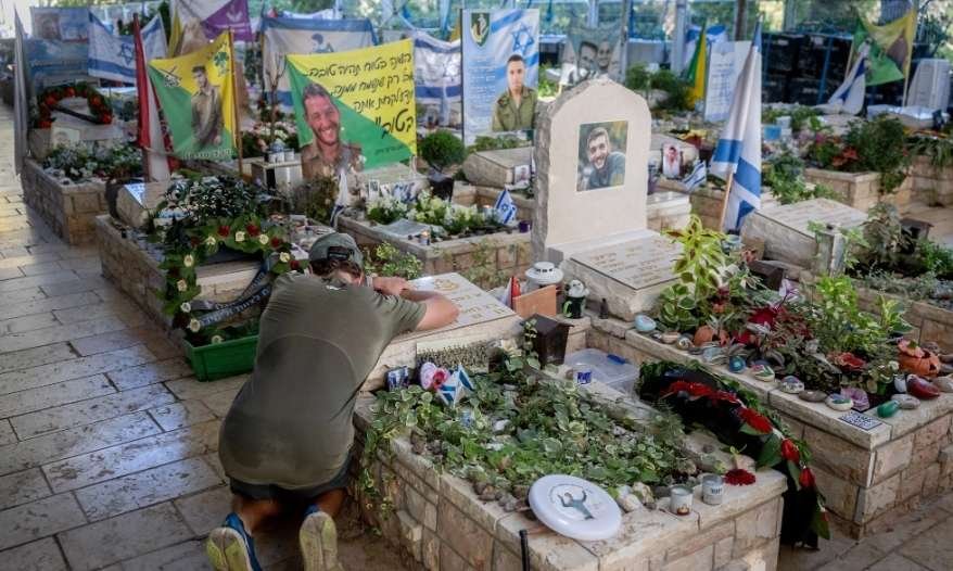 Israel marca três anos do ataque de 7 de outubro com homenagens e protestos