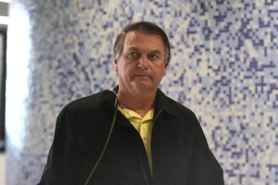 Jair Bolsonaro apresenta problemas de equilíbrio e sonolência segundo boletim médico