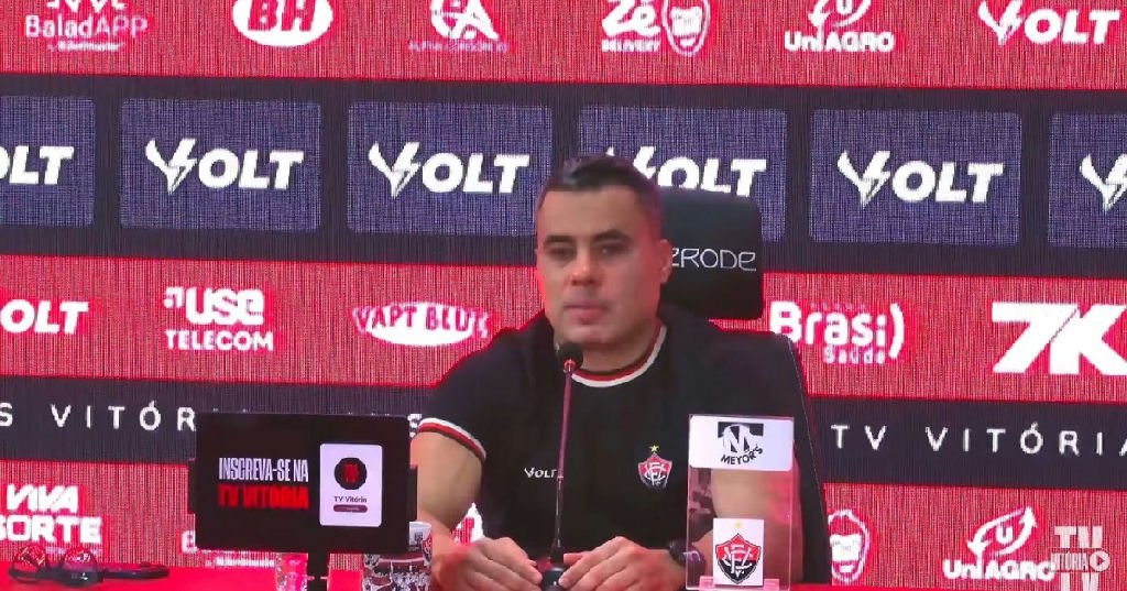 Jair Ventura aponta evolução do Vitória e promete representação na CBF contra arbitragem