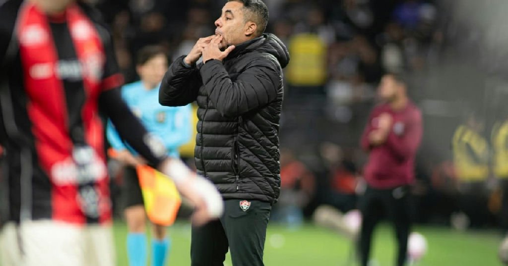 Jair Ventura deixa o comando técnico e clube busca substituto