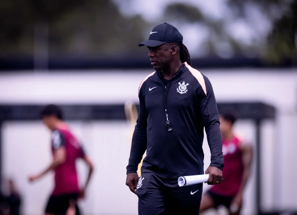 Jair Ventura reencontra Seedorf em duelo decisivo no brasileirão
